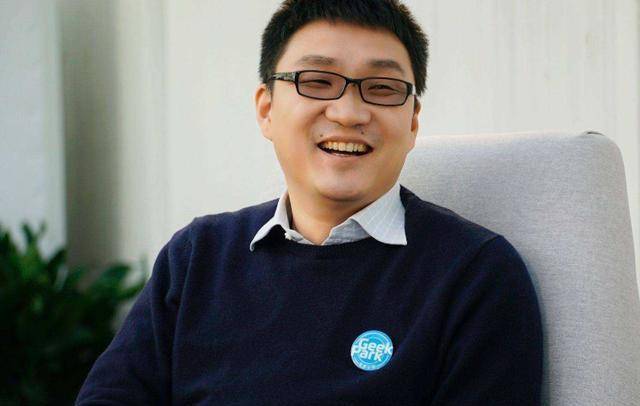 靠赚穷人的钱,80后40天赚了6百亿,目前已经成为中国第三富豪_黄峥