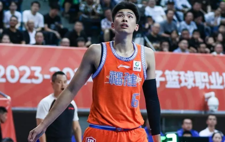 cba又一超级锋线诞生,休赛期苦练没有白费_邹阳_比赛_球员