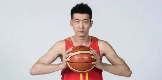 原创大哥稳厉害刘志轩全场三分6中4贡献16分5板6助最后边线球立