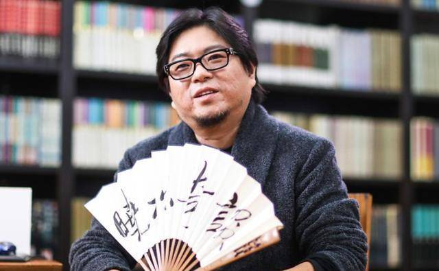 原创高晓松翻车扇上写仨字错俩还辩称我是大师不拘泥