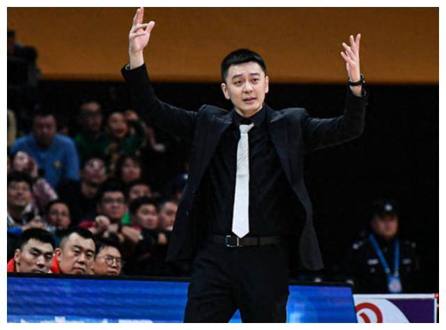 杨鸣首秀太惊艳辽宁男篮遥遥领先3战不败东北德比胜出