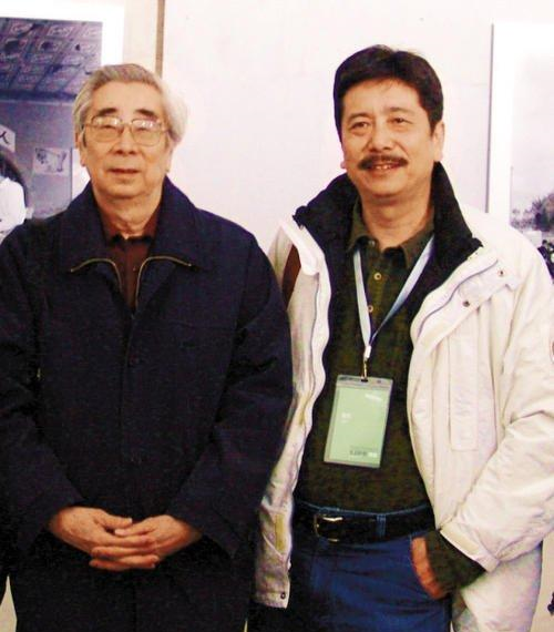 而周令飞的大女儿周景欣在大学二年级时曾在台湾热门综艺节目《我猜