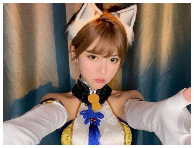 周淑怡直播卫衣穿上坚守正能量拒绝擦边球