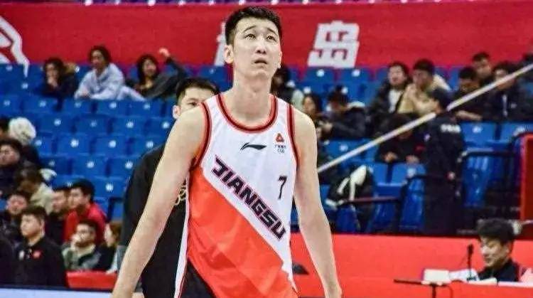 原创大哥稳厉害刘志轩全场三分6中4贡献16分5板6助最后边线球立