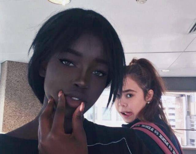 原创非洲黑人女孩lolita因太漂亮家人不敢让她独自外出