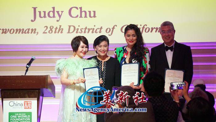 华美协进社和靳羽西同一世界基金会联合表彰十位杰出亚裔美国女性