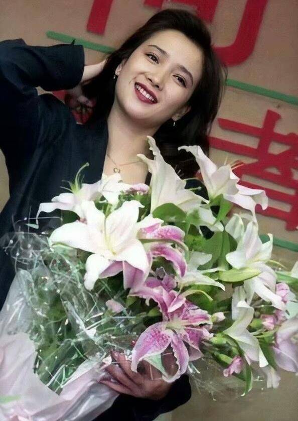 原创8位挂历女神告诉你珠圆玉润才是真绝色