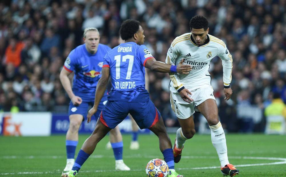 原创大巴黎暂时把欧冠十六强的帽子摘了但好像被另一个球队捡起来了