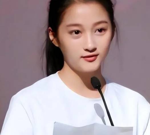 原创关晓彤考编成功上岸和薪资高低没有关系普通人恐怕猜不到原因