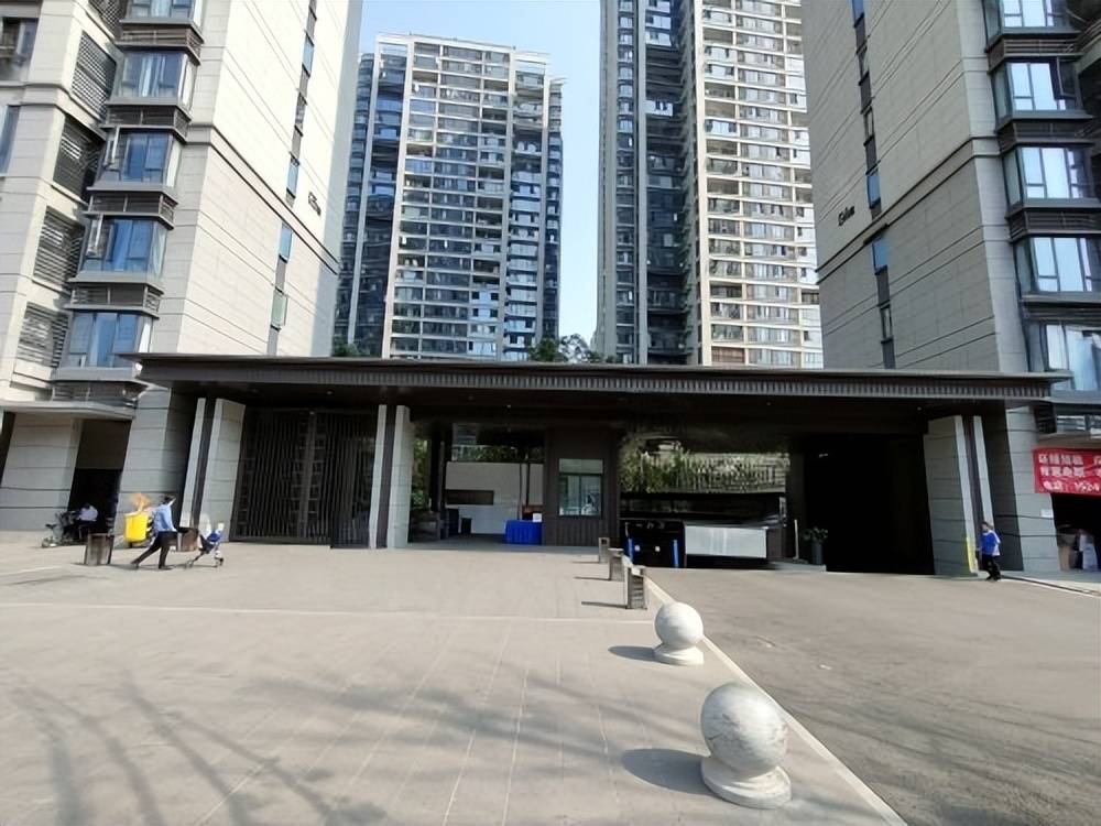 长沙优质法拍房推荐岳麓区映客龙湖璟翠中心g2栋2702号房