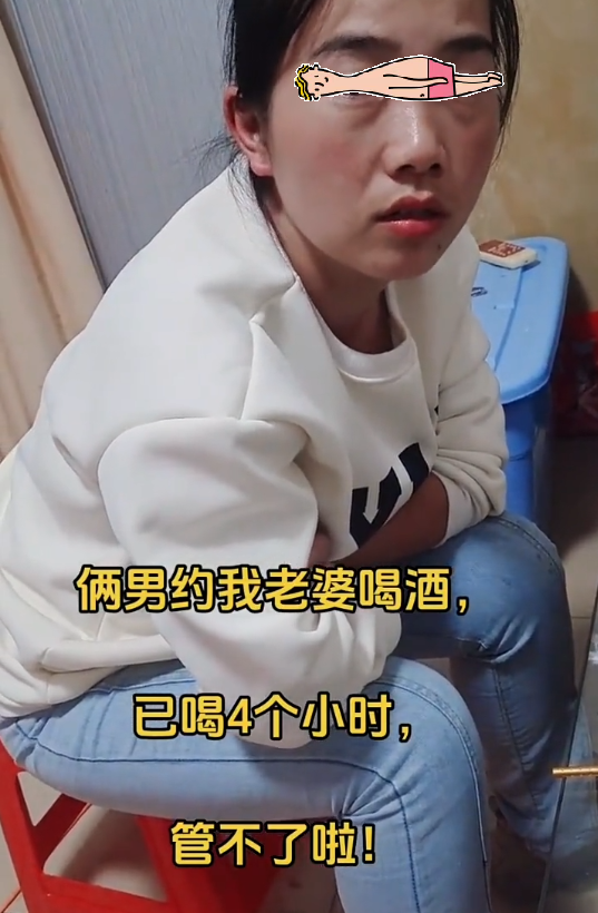 的不知所措以及压抑下的怒气,和女子满脸不耐的表情形成了鲜明的对比