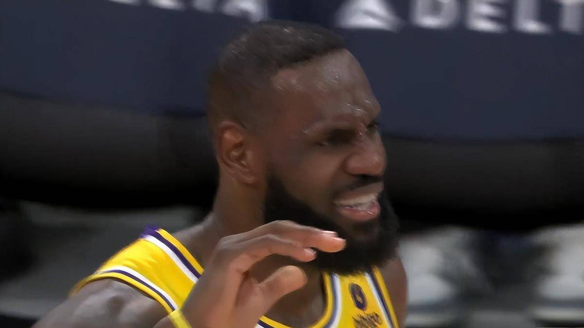 原创詹姆斯19118又破纪录脑袋被打痛得龇牙咧嘴打爆西部