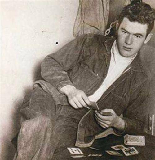 12岁女孩被19岁少年绑架,拿到家人赎金后,发现女儿已成人皮娃娃_佩里