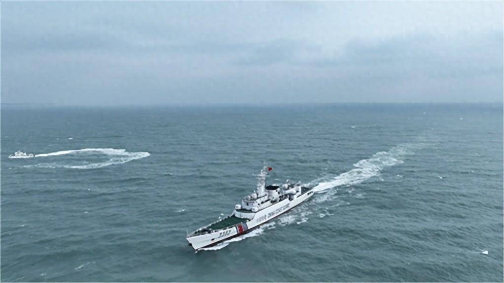 船面前,对面只能望风而逃2012年前后,东海局势空前恶化,钓鱼岛首当其