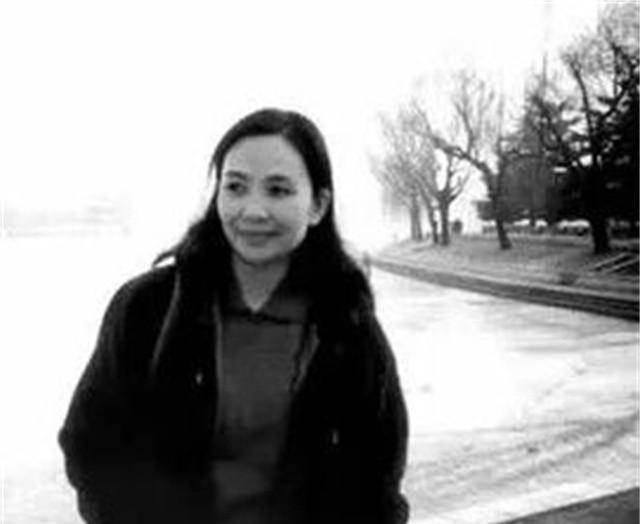 她不阻止,反倒建议接来一起生活_顾城_谢烨_李英