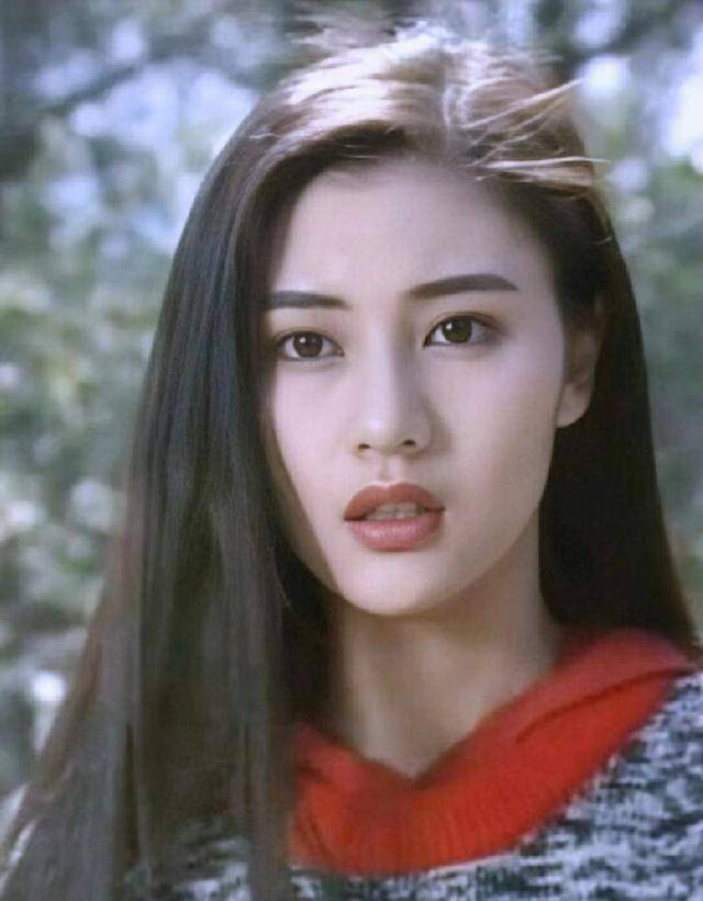 回过头来再看这件营销真爱的事件,李嘉欣才是最后的胜利者,因为当时她