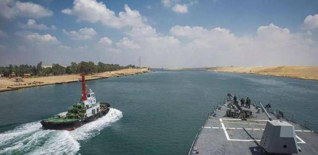 中国海军第一次环球航行,过苏伊士运河时,美舰却来强行"加塞"_美海军_