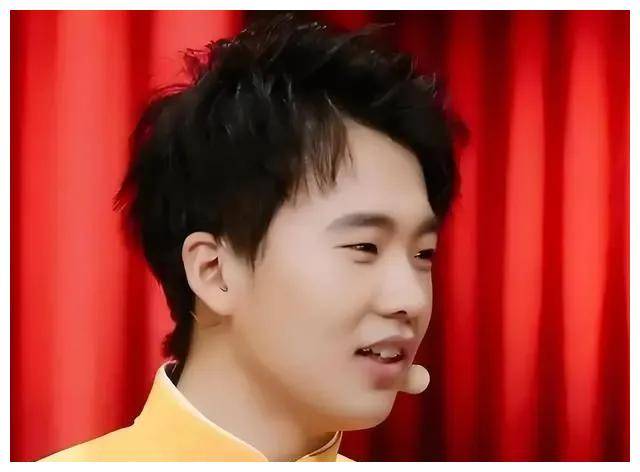 郭麒麟最新照片曝光,身形发福引发热议,粉丝纷纷关注.