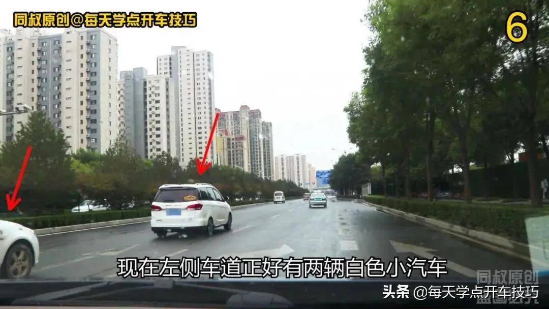 向左变道,前后两车只给留出了10米的空间,实录详解择机变道技巧_搜狐