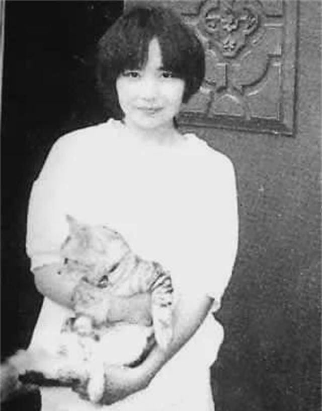 他既感激谢烨对他的包容又骄傲于李英对他的死心塌地,他没有想过这是