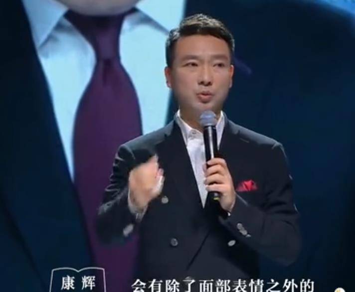 康辉:高考曾被顶替,凭22分超长口播封神,丁克20多年成终生遗憾_电视
