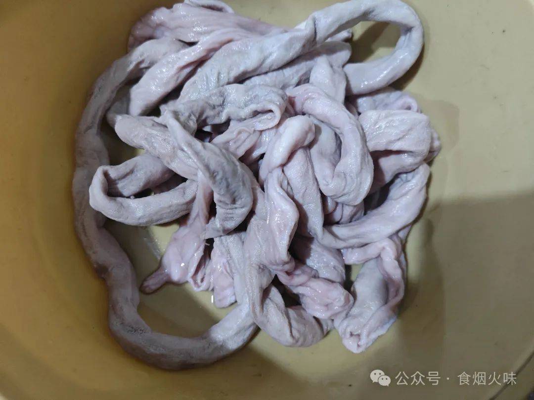 惊蛰后这肉要多吃,比鸡鸭便宜,比羊肉滋补,炒一炒就好,太香了_小肠