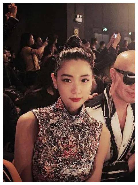 克拉拉甜美花瓶蜕变为魅力女神惊艳转变崭新风采