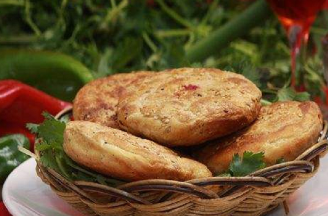 对于惠山油酥这么一种传统的小吃,那想必大部分的人都是比较的了解的.