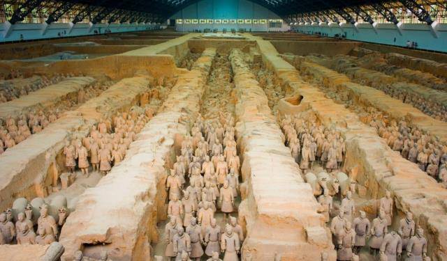 原创兵马俑出现一张绿色人脸看了考古家5分钟随后神秘消失