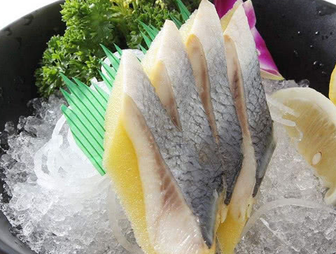 不过第一次吃的人来说,生鱼肉还是会有明显的鱼腥味