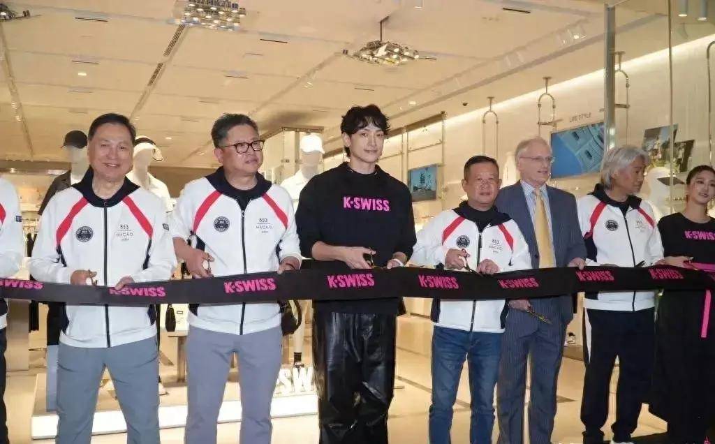 澳门星光夜rain热舞引爆现场谢霆锋低调秀甜蜜