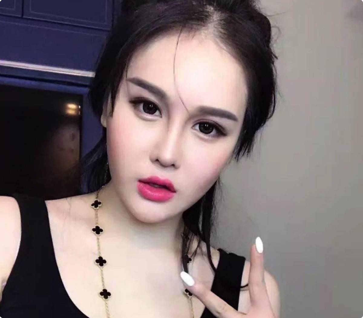 原创完美避开鞋拔子脸基因赵本山外孙亮相浓眉大眼软萌可爱