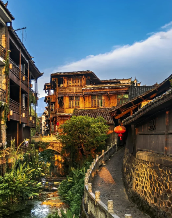 湖南这个小镇,"一脚踏三省",媲美凤凰古镇,而且游客不多_边城镇_文化