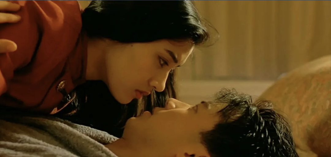 92年,她和徐克,黎明,张学友等人合作了《妖兽都市》.