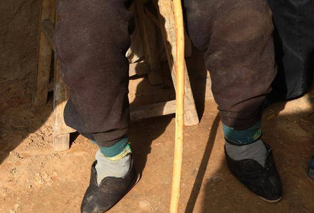 原创15岁靠三寸金莲嫁豪门洗脚时痛苦难忍丈夫却非常喜欢