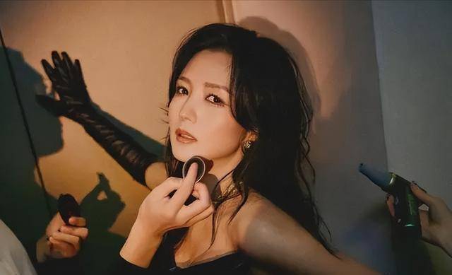 原创十多年后再看何洁释小龙一个身价过亿一个证实郭德纲没说错