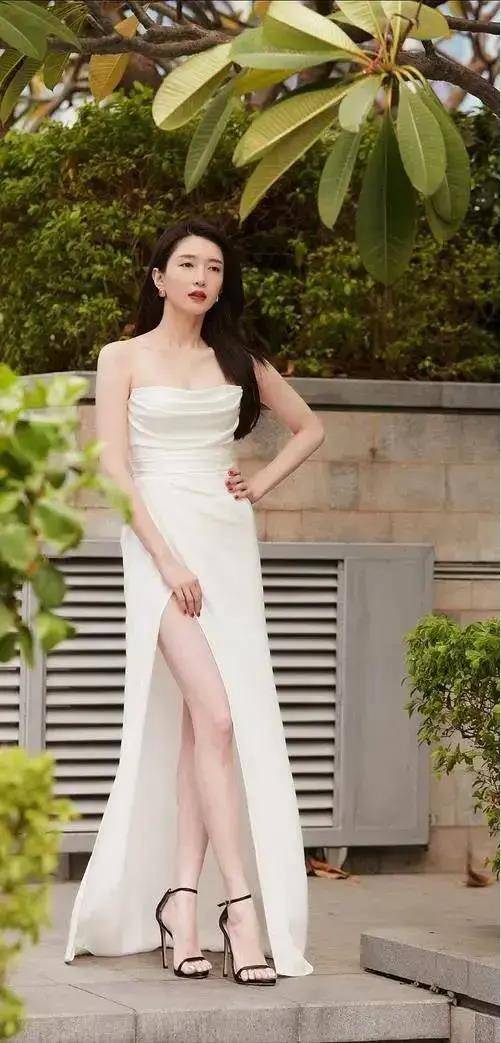 江疏影:美丽,性感,无可抵挡的大长腿女神!网友直呼:好美啊!