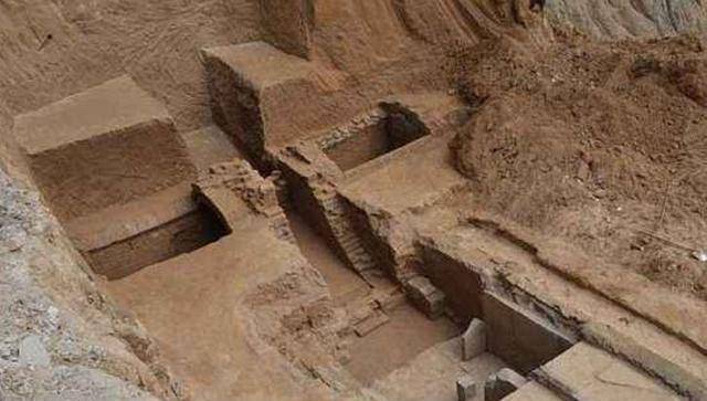 原创一座机关流沙墓墓中发现守陵人考古家此人监守自盗