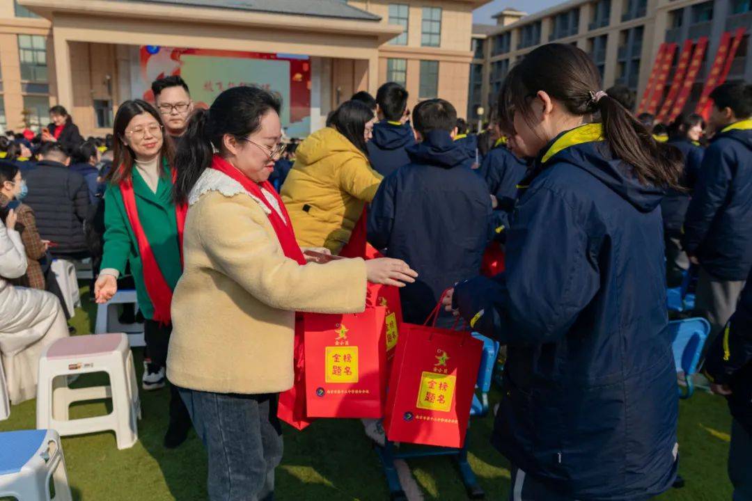 吃一颗旺仔牛奶糖,今年中考你一定会旺上加旺.