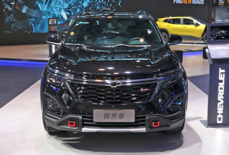 首先,从外观设计来看,雪佛兰探界者以原厂黑武士的配色搭配rs运动套件