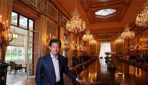 在私人豪宅藏40名女子,1天开销500万,名字听着熟悉_杰弗里_文莱_苏丹