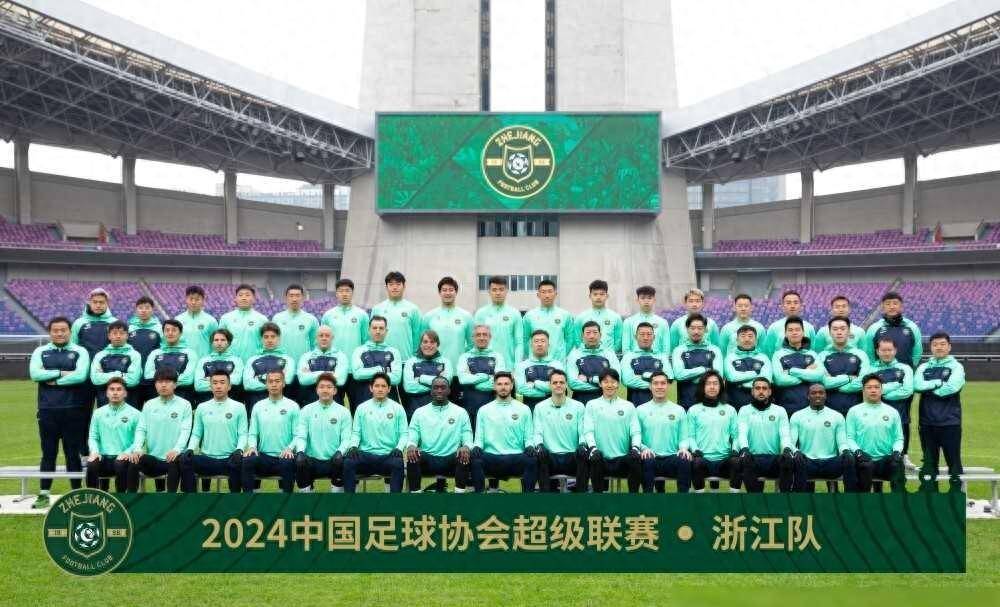 吴伟晒浙江队全家福:家永远是最温暖的地方,我们黄龙见_球迷_本赛季