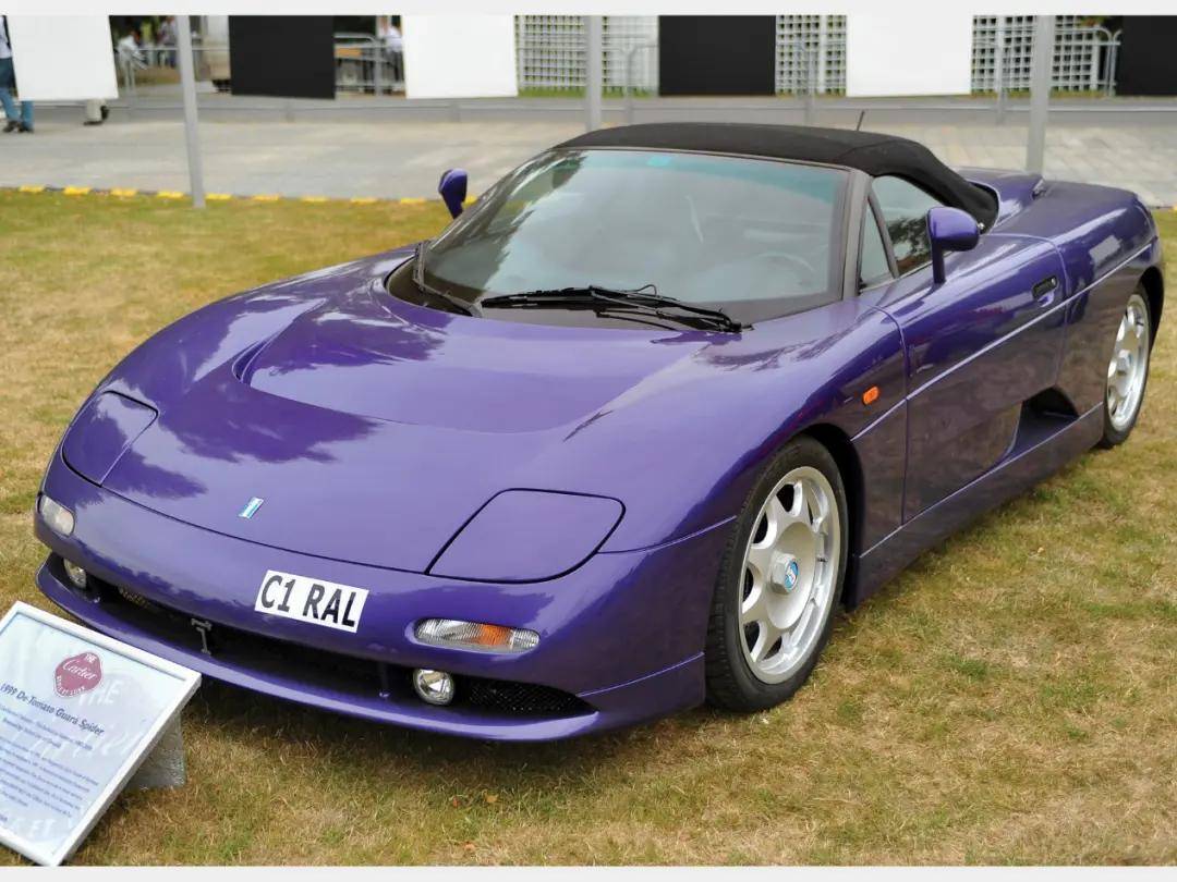 到了2004年,最后一款采用隐藏式大灯的跑车停产,是意大利的de tomaso