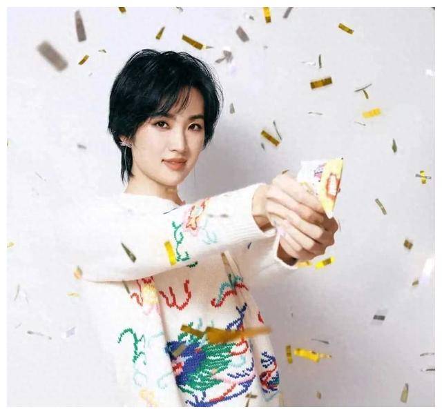 原创华为二公主姚安娜身处热闹演绎圈故事精彩纷呈