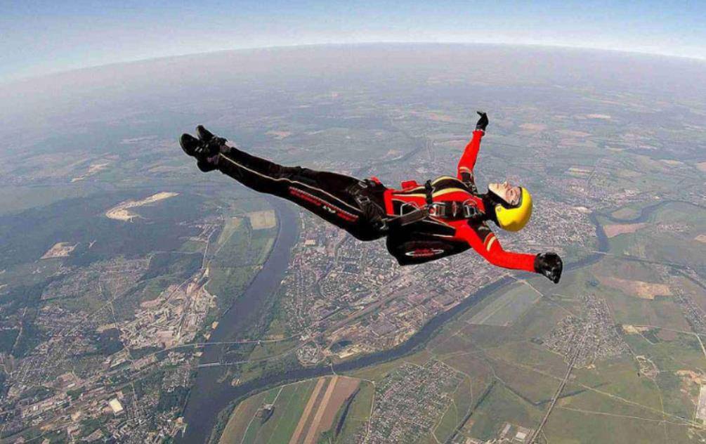 原创33年前一起空难飞机在7000米高空解体漂亮空乘无保护自由落体