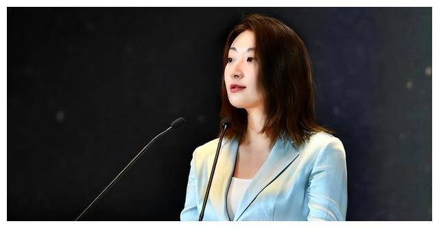 宗馥莉新照曝光,苗条不少!称:专注事业,生动光彩_娃哈哈_父亲_女性