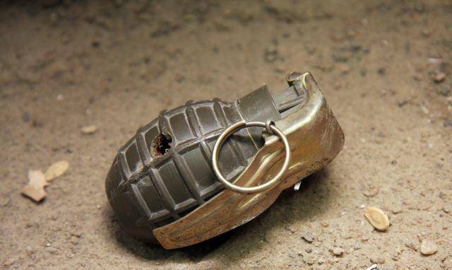 原创中国有最先进的手榴弹为什么军队还在用木柄手榴弹