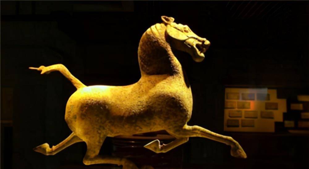 原创马踏飞燕的正面照为何很少有人拍看到正面照后你可能会捧腹