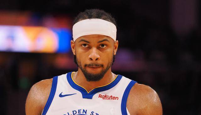 **穆迪领军逆袭!勇士不敌公牛,库里伤退成痛点**_防守_比赛_篮板