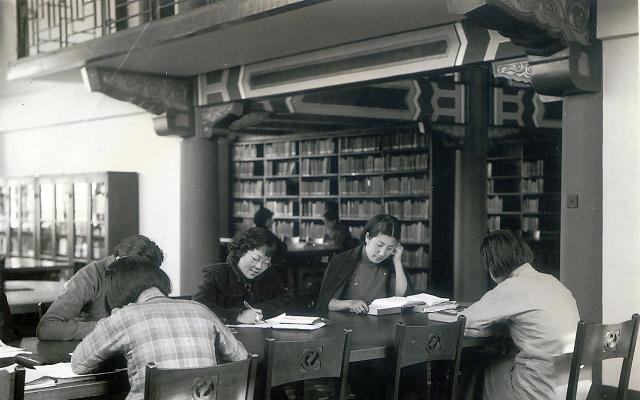 原创民国时期的大学生是怎样的中国第一所女子大学的学生告诉你